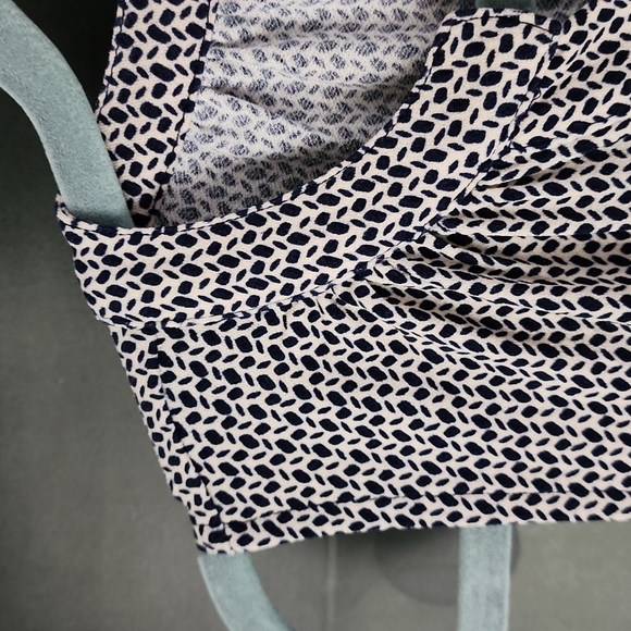 Navy and Off-White H&M Sleeveless Top - Picture 3 of 5